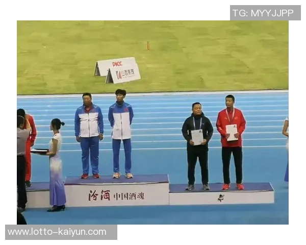 足球运动员潘毅的奋斗历程与职业生涯成就探讨